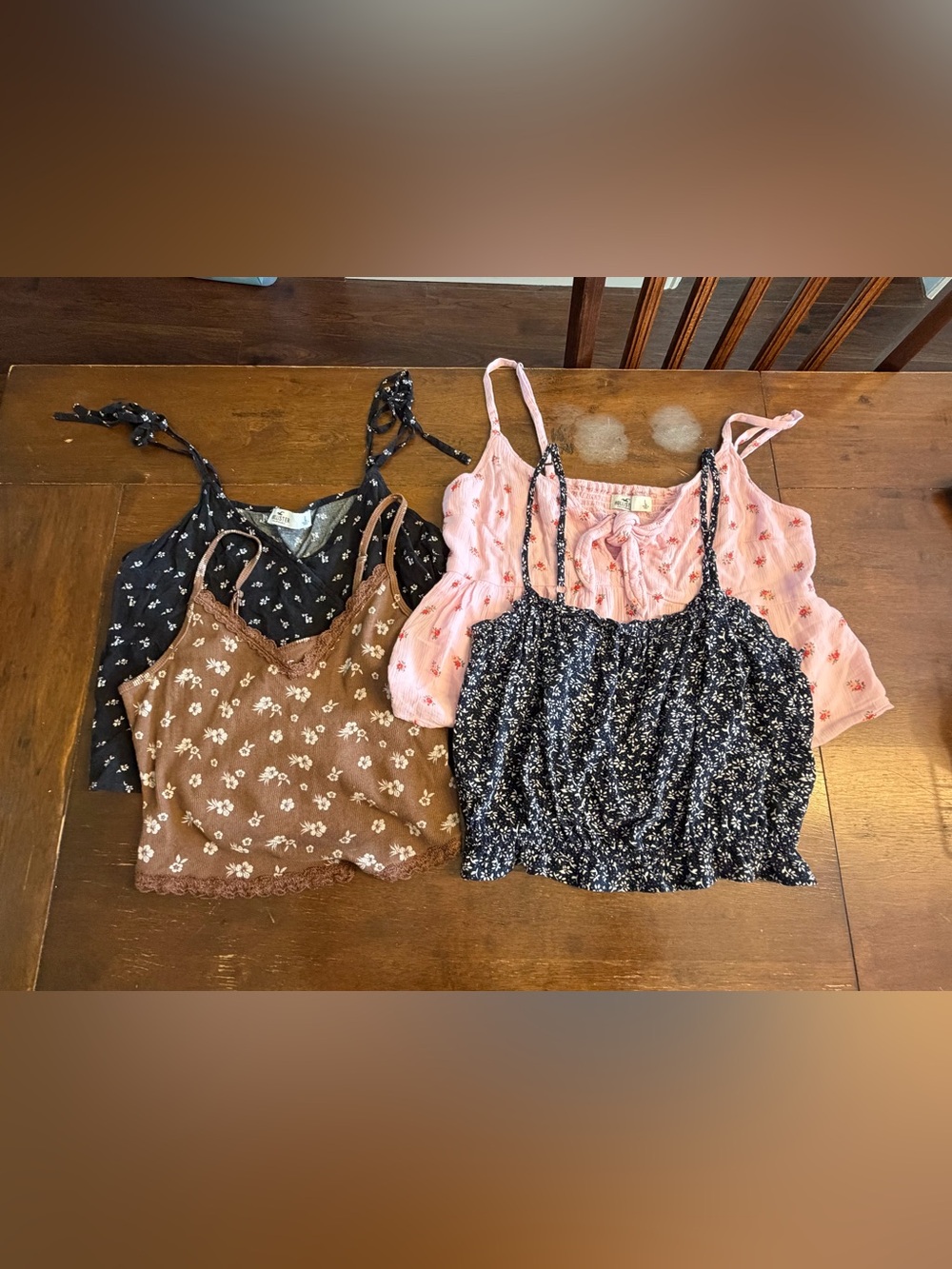 Lot of 4 Hollister Tank Tops Size Large